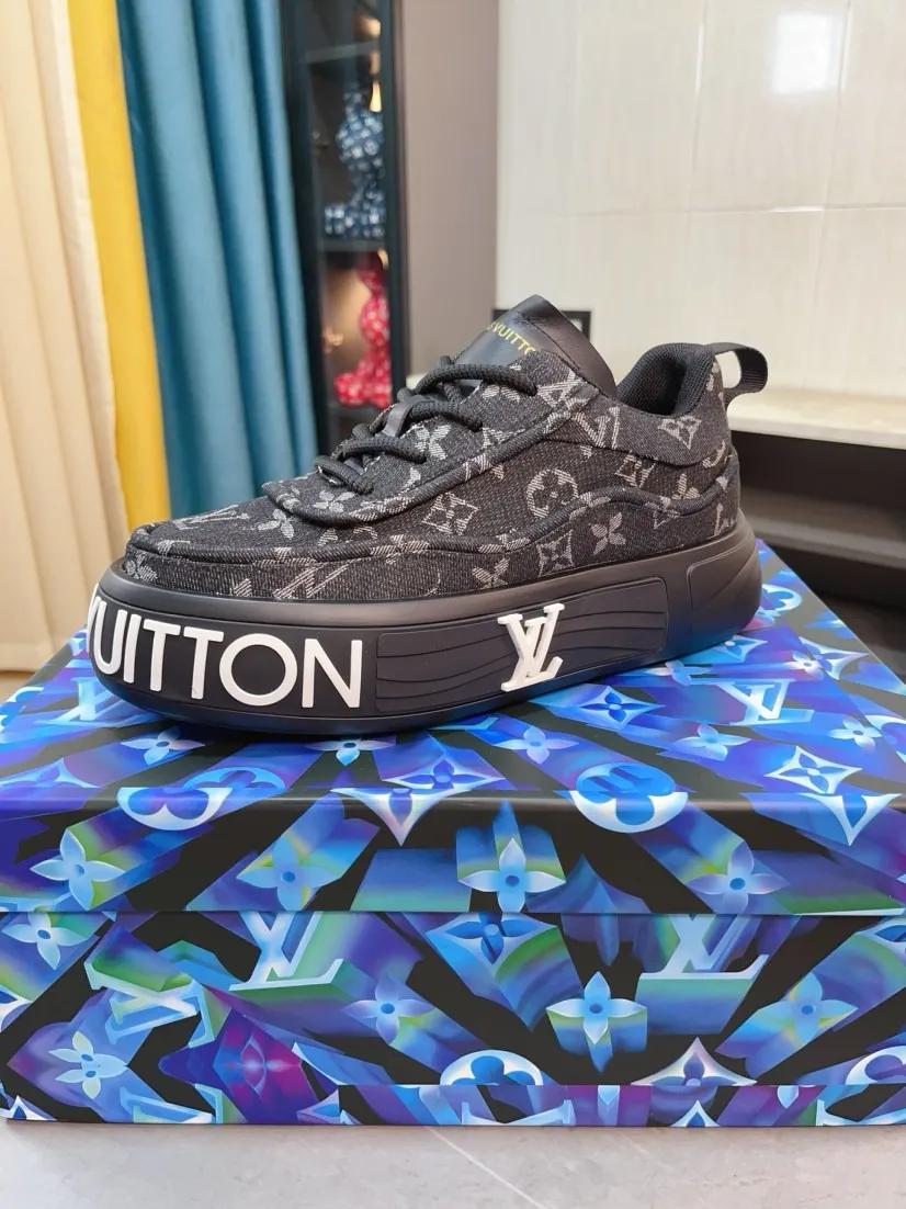 Men's men's shoes 💰560🌸🌸 LV style is novel and fashionable, the upper is made of imported cowhide + LV special materials! Super trendy design! It’s eye-catching! The leather is soft, delicate, shiny and translucent, showing the ultimate in pure handcraftsmanship, and the mesh is soft, comfortable and breathable! Size: 39-44 (38 45 customized)